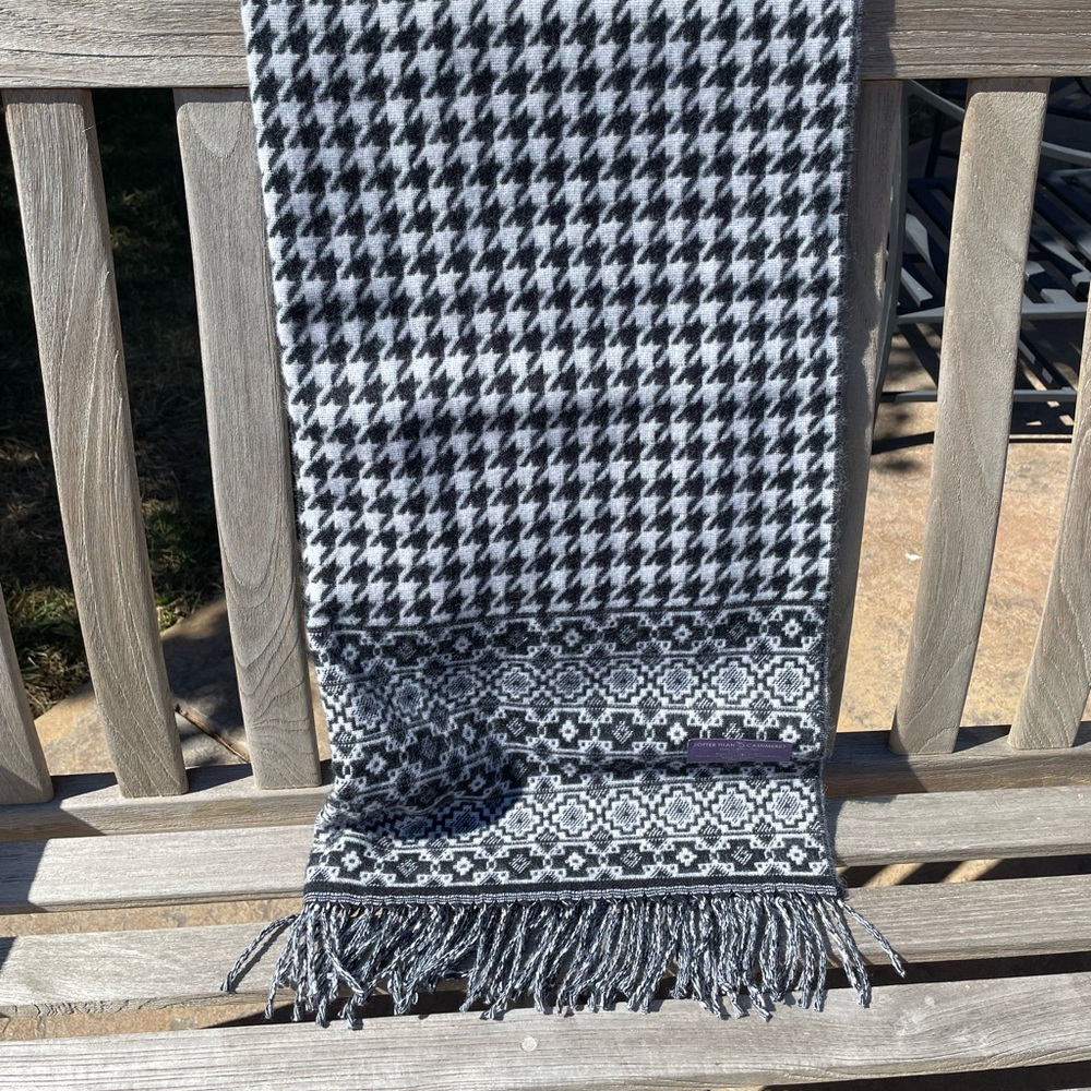 David & Young Houndstooth shawl/scarf